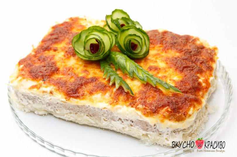 Сочный капустный пирог с мясом.