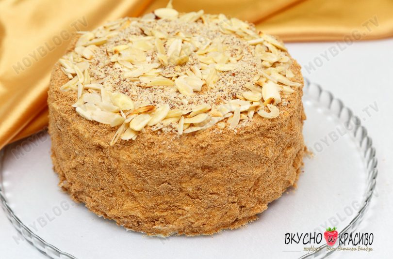Медовик с масляным кремом.