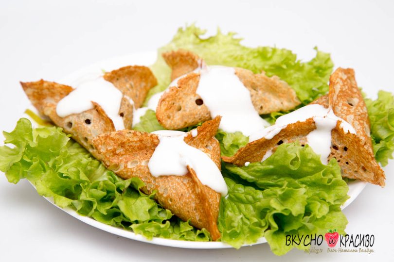 Блинчики с грибами и сыром.