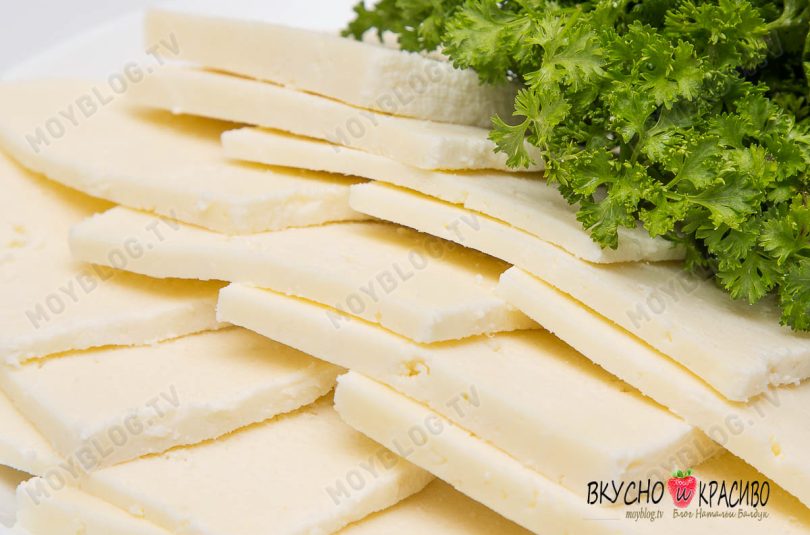 Рассольный домашний сыр.