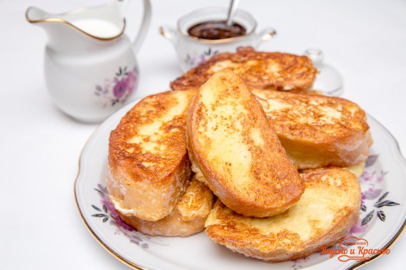 Гренки румяные — к завтраку.