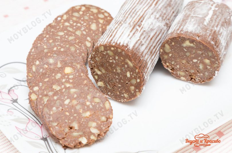 Шоколадная колбаска с орешками (десерт из детства)